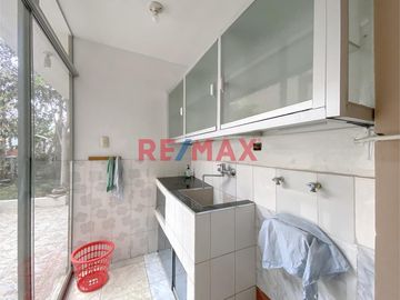 Se Vende Casa De 2 Pisos Cerca Al Mercado 3 Regiones