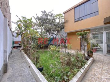 Se Vende Casa De 2 Pisos Cerca Al Mercado 3 Regiones