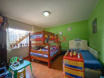 Se Vende Casa De 2 Pisos Cerca Al Mercado 3 Regiones