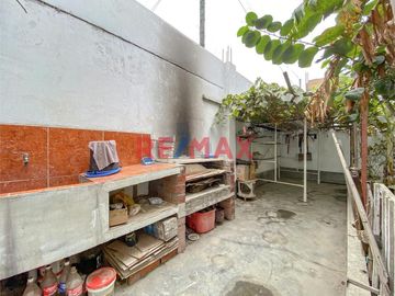 Se Vende Casa De 2 Pisos Cerca Al Mercado 3 Regiones