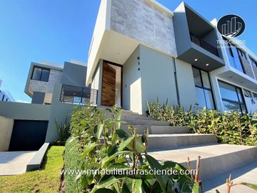 Casa de Lujo en Venta, Puerta las Lomas, Zona Andares, Zapopan