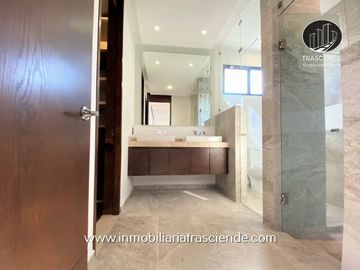 Casa de Lujo en Venta, Puerta las Lomas, Zona Andares, Zapopan