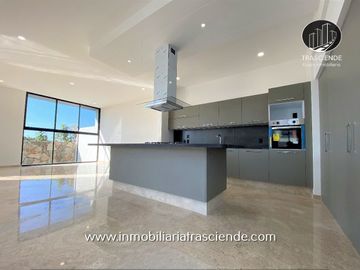Casa de Lujo en Venta, Puerta las Lomas, Zona Andares, Zapopan