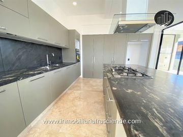Casa de Lujo en Venta, Puerta las Lomas, Zona Andares, Zapopan