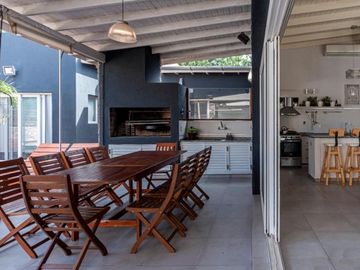Casa Quinta 5 Amb. En Venta Pileta, Sauna y Jacuzzi - Costa Esmeralda, Pinamar