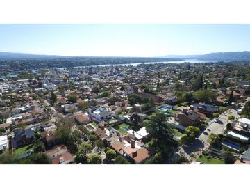 VENTA CASA EN CARLOS PAZ CON VISTA, CENTRICA APTO CDTO