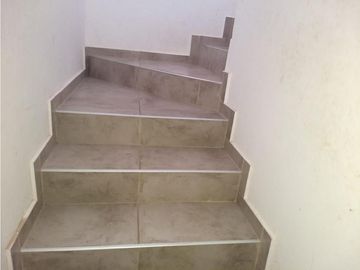 VENTA CASA EN CARLOS PAZ CON VISTA, CENTRICA APTO CDTO