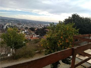 VENTA CASA EN CARLOS PAZ CON VISTA, CENTRICA APTO CDTO