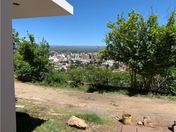 VENTA CASA EN CARLOS PAZ CON VISTA, CENTRICA APTO CDTO
