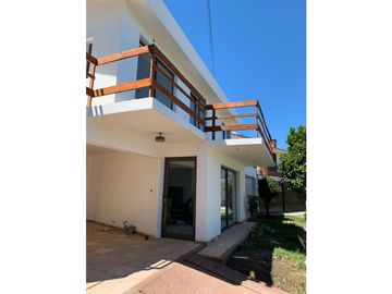 VENTA CASA EN CARLOS PAZ CON VISTA, CENTRICA APTO CDTO