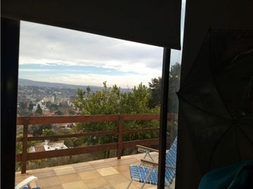 VENTA CASA EN CARLOS PAZ CON VISTA, CENTRICA APTO CDTO