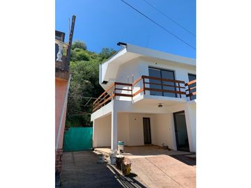 VENTA CASA EN CARLOS PAZ CON VISTA, CENTRICA APTO CDTO