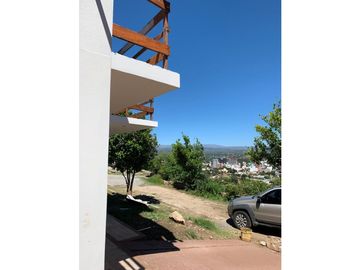 VENTA CASA EN CARLOS PAZ CON VISTA, CENTRICA APTO CDTO