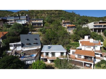 VENTA CASA EN CARLOS PAZ CON VISTA, CENTRICA APTO CDTO