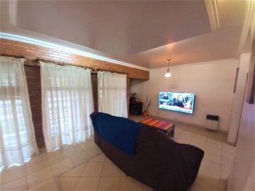 GREENWOOD VENDE HERMOSA Y AMPLIA PROPIEDAD EN GODOY CRUZ, EXCELENTE CALIDAD CONSTRUCTIVA Y UBICACION INMEJORABLE