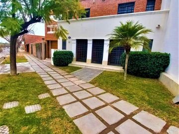 GREENWOOD VENDE HERMOSA Y AMPLIA PROPIEDAD EN GODOY CRUZ, EXCELENTE CALIDAD CONSTRUCTIVA Y UBICACION INMEJORABLE