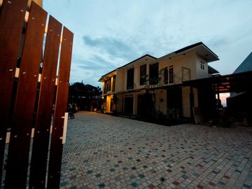 Rumah Exclusive Cluster di Ciumbuleuit Fasilias Private Pool Fully Furnished Lokasi Dekat ke UNPAR.
