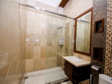 Rumah Exclusive Cluster di Ciumbuleuit Fasilias Private Pool Fully Furnished Lokasi Dekat ke UNPAR.
