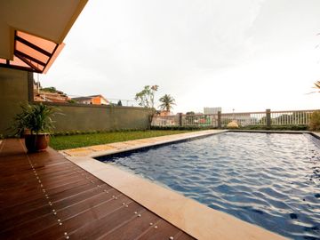 Rumah Exclusive Cluster di Ciumbuleuit Fasilias Private Pool Fully Furnished Lokasi Dekat ke UNPAR.