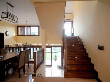 Rumah Exclusive Cluster di Ciumbuleuit Fasilias Private Pool Fully Furnished Lokasi Dekat ke UNPAR.