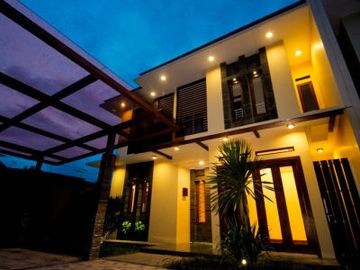 Rumah Exclusive Cluster di Ciumbuleuit Fasilias Private Pool Fully Furnished Lokasi Dekat ke UNPAR.
