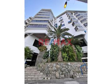🌊 ¡VIVE FRENTE AL MAR CON TODAS LAS COMODIDADES!
📍 Malecón San Martín – Ancón
✨ Hermoso departamento en venta con una espectacular vista directa al