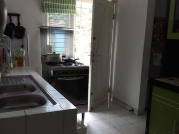 Dijual rumah dilingkungan yang asri, nyaman, di ciledug