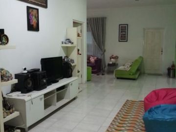 Dijual rumah dilingkungan yang asri, nyaman, di ciledug