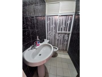 CASA EN VENTA PISO 1 + 2 APTOS EN 2 PISO BARIO LAS GAVIOTAS