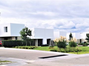 Hermosa Casa en Altos Juriquilla.