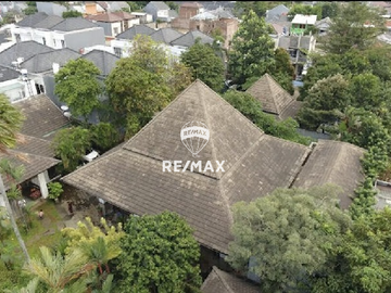 Luxury Balinese Home di Ciputat – Lahan Super Luas 2.440 m²