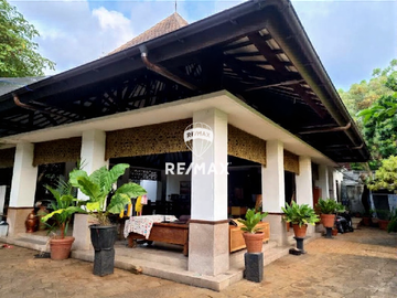 Luxury Balinese Home di Ciputat – Lahan Super Luas 2.440 m²