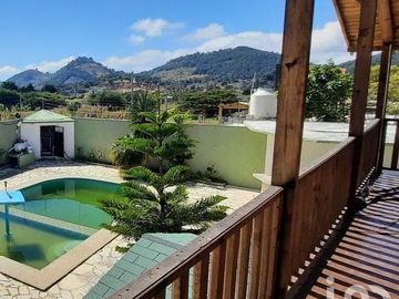 CASA EN VENTA  CON ALBERCA CLIMATIZADA EN TEOPISCA