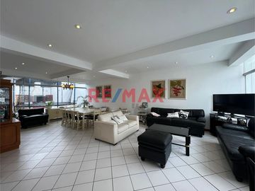 ¡Descubre tu refugio ideal en Santa María del Mar!

🏖️ Excelente Casa de Playa en Santa María del Mar a un paso del Club Esmeralda

Presentamos un