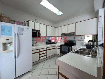 ¡Descubre tu refugio ideal en Santa María del Mar!

🏖️ Excelente Casa de Playa en Santa María del Mar a un paso del Club Esmeralda

Presentamos un