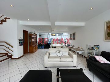 ¡Descubre tu refugio ideal en Santa María del Mar!

🏖️ Excelente Casa de Playa en Santa María del Mar a un paso del Club Esmeralda

Presentamos un
