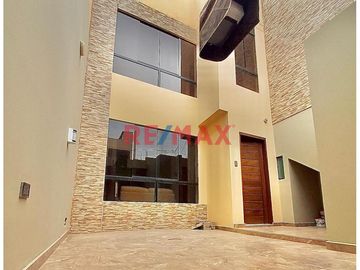 🏠 **Casa Espaciosa de 2 Pisos en Venta en Pimentel, Chiclayo** 🏠

📍 Ubicación: Urb Los Cedros de la Pradera Mz G Lt 12, Pimentel, Chiclayo.

Descu