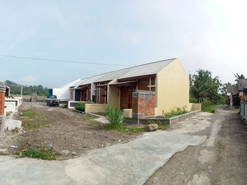 Jual Cepat Rumah Siap Huni Design Dinding Bata Ekspose 1,4 km ke Jl.Jogja-Solo