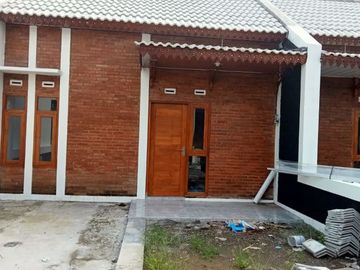 Jual Cepat Rumah Siap Huni Design Dinding Bata Ekspose 1,4 km ke Jl.Jogja-Solo
