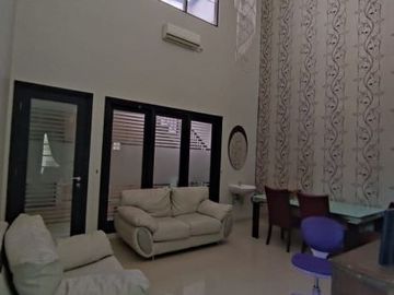 Rumah Hook 2 Lantai Central Park A.Yani Full Furnished STRATEGIS