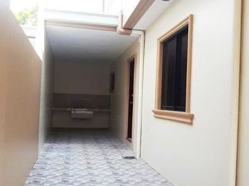 House for SALE with 5 Bedroom in Pandan Angeles City Very Near to Marquee Mall