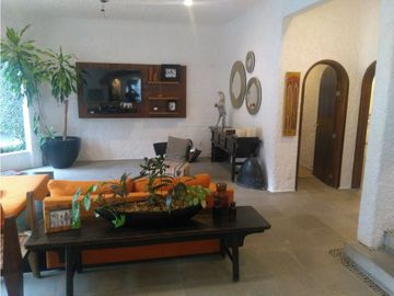 CASA EN VENTA A ORILLA DEL LAGO 