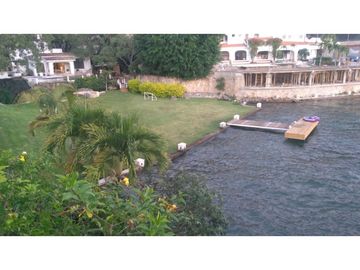CASA EN VENTA A ORILLA DEL LAGO 