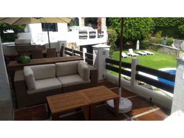 CASA EN VENTA A ORILLA DEL LAGO 