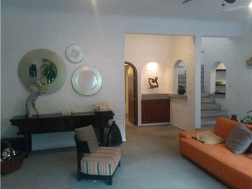 CASA EN VENTA A ORILLA DEL LAGO 