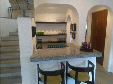 CASA EN VENTA A ORILLA DEL LAGO 
