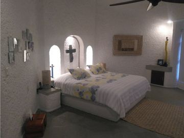 CASA EN VENTA A ORILLA DEL LAGO 