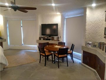 CASA EN VENTA A ORILLA DEL LAGO 