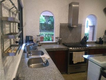 CASA EN VENTA A ORILLA DEL LAGO 