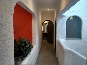 CASA EN VENTA A ORILLA DEL LAGO 